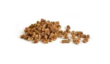 cubetti di carne di pollo essiccati per cani