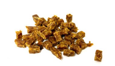 cubetti di carne essiccata di anatra per cani