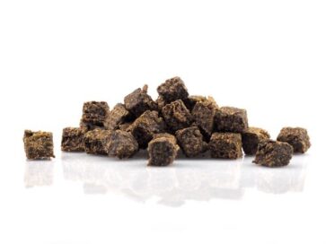 cubetti di carne essiccata di manzo per cani